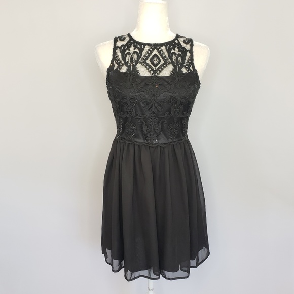 Francesca's Collections Dresses & Skirts - Francesca's black & lace sleeveless dress Small